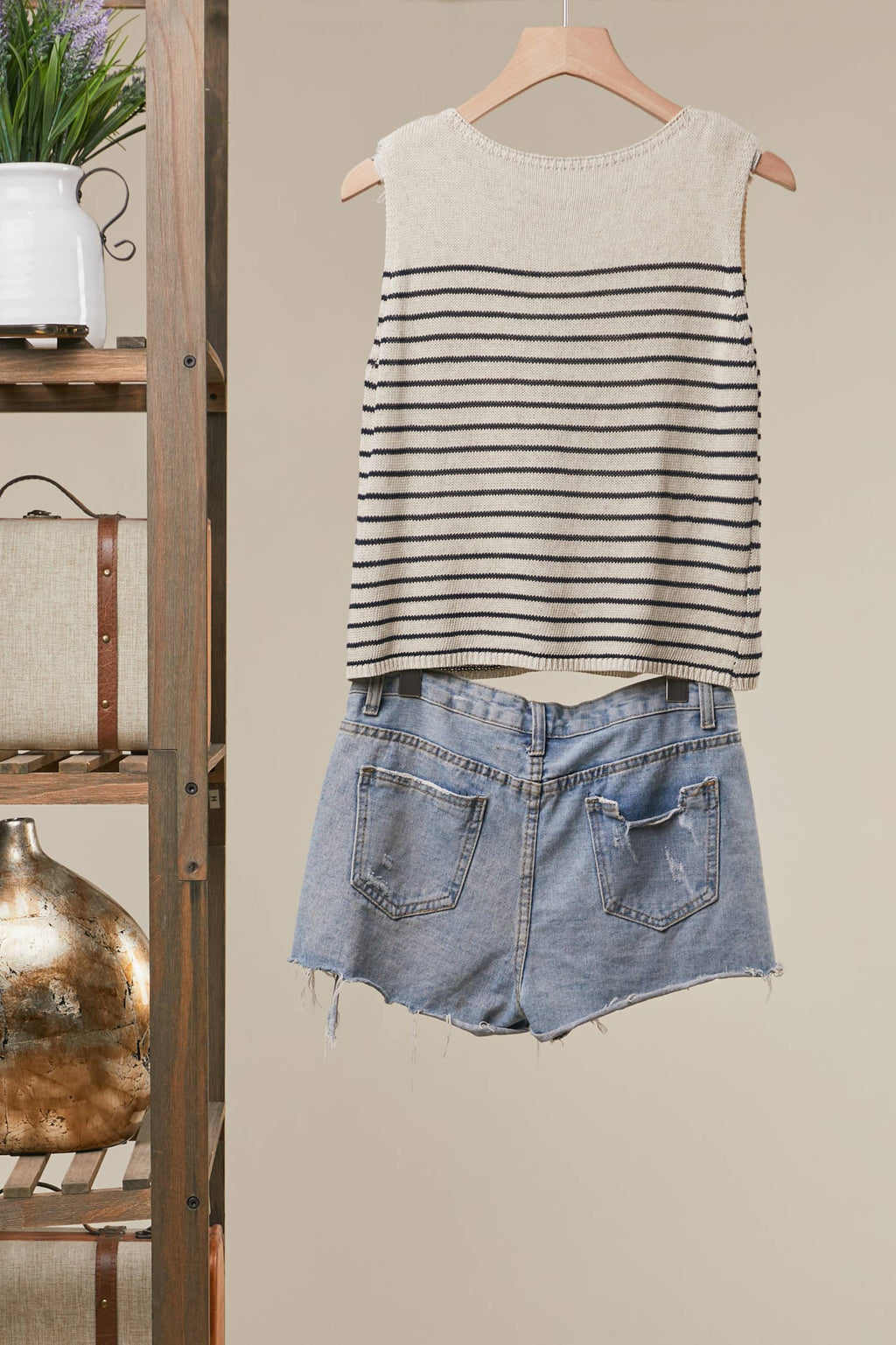 Sleeveless Knit Top with Striped Pattern