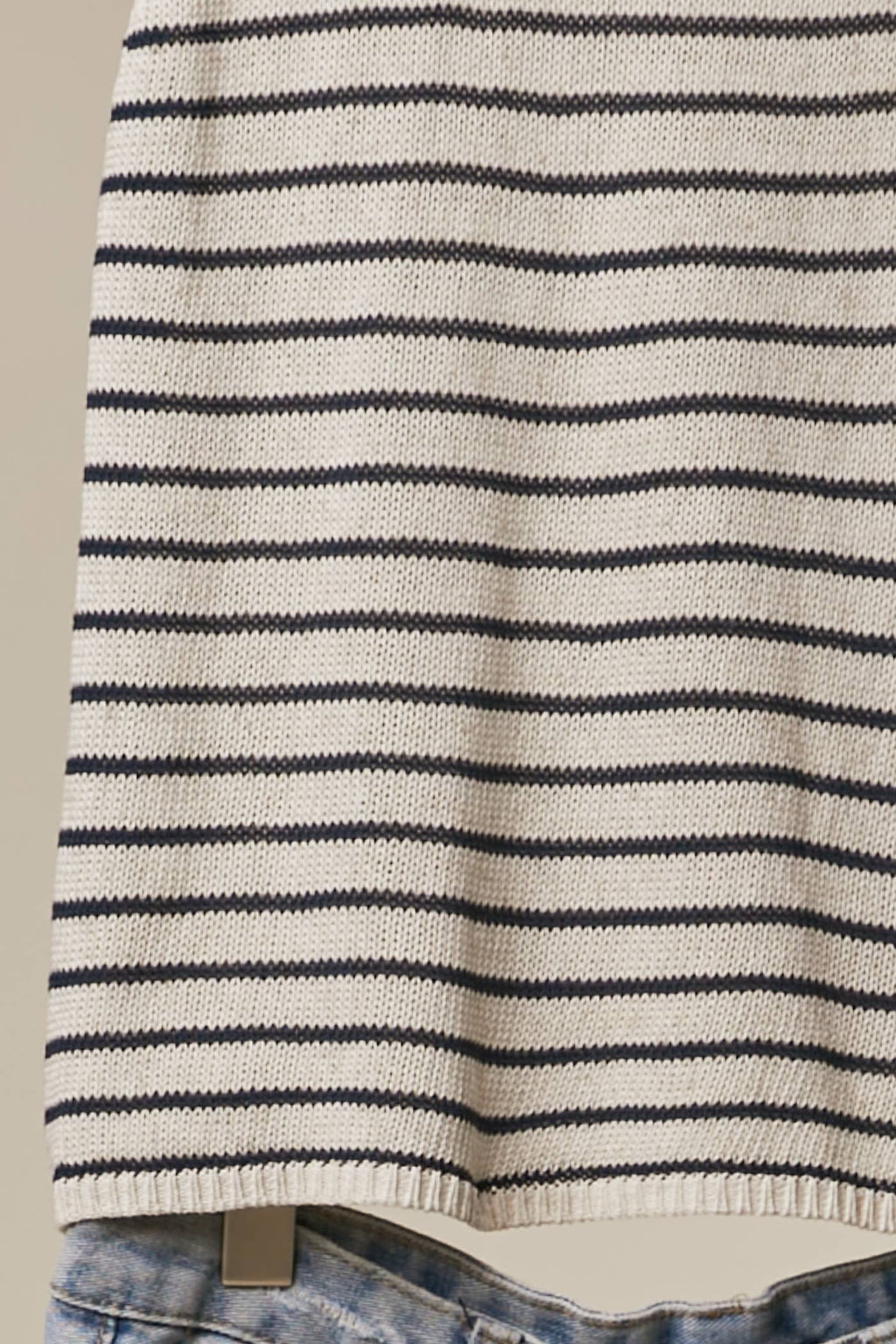 Sleeveless Knit Top with Striped Pattern