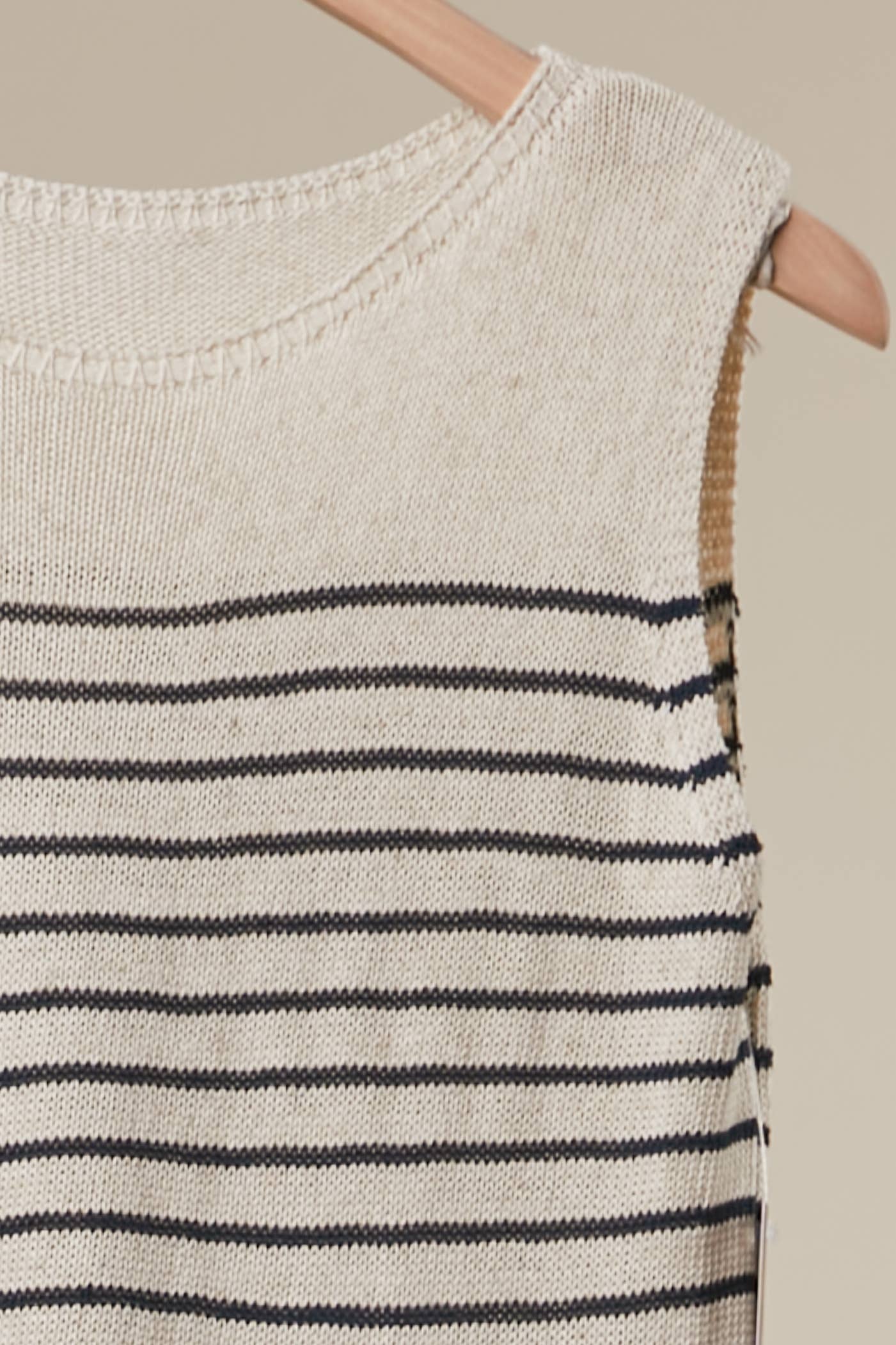 Sleeveless Knit Top with Striped Pattern